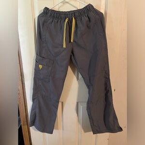 Women’s wonder wink scrub bottoms size small petite